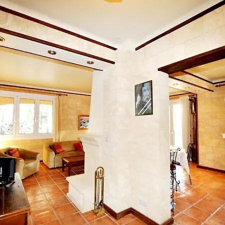 Sea View With Pool In Apartment