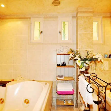 Sea View With Pool In Apartment *